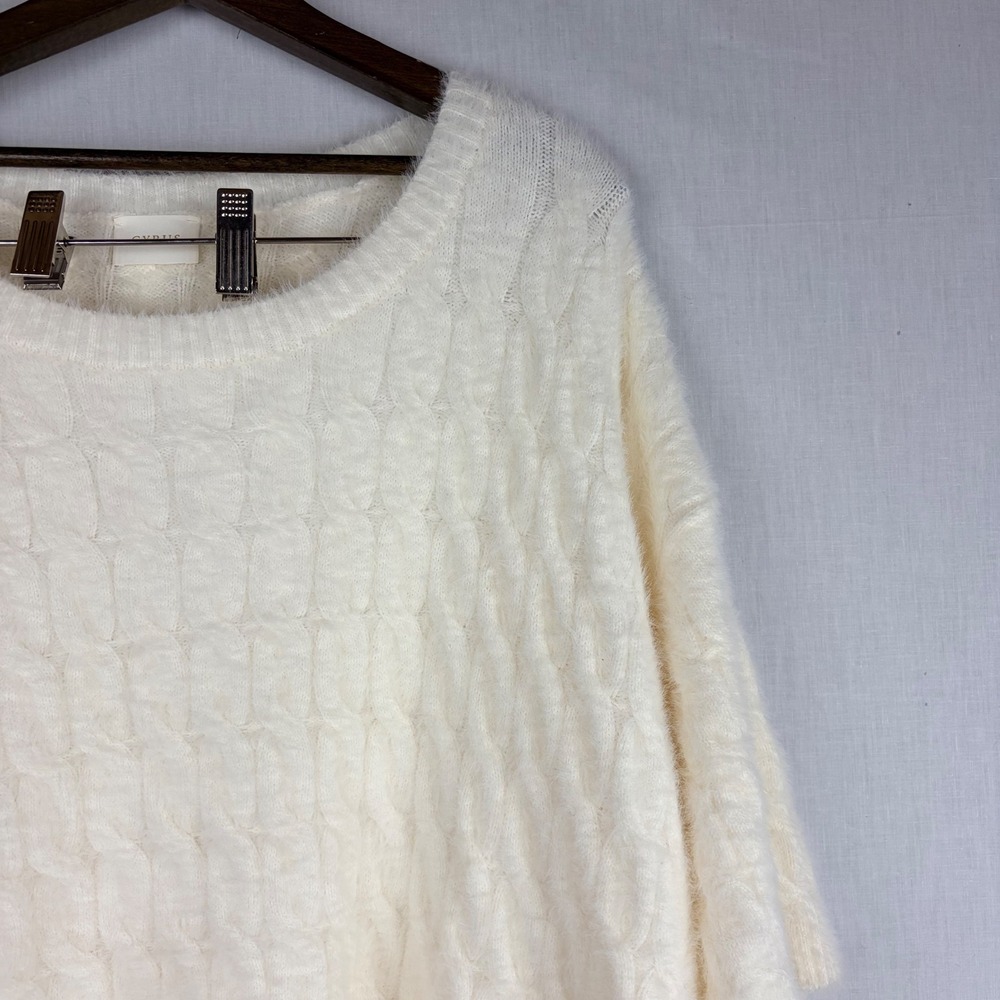 Cyrus Womens Ivory Cable Knit Fuzzy Eyelash Short Sleeve Scoop Neck Sweater - Picture 4 of 13